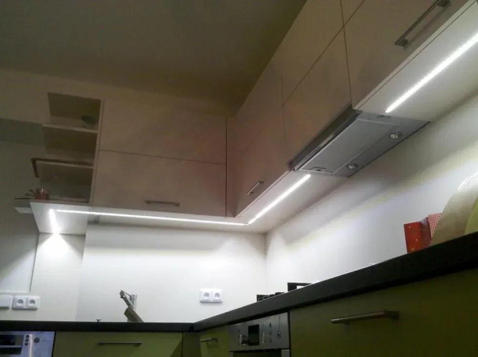 Zaparkorun Biely LED pás - 5 metrov