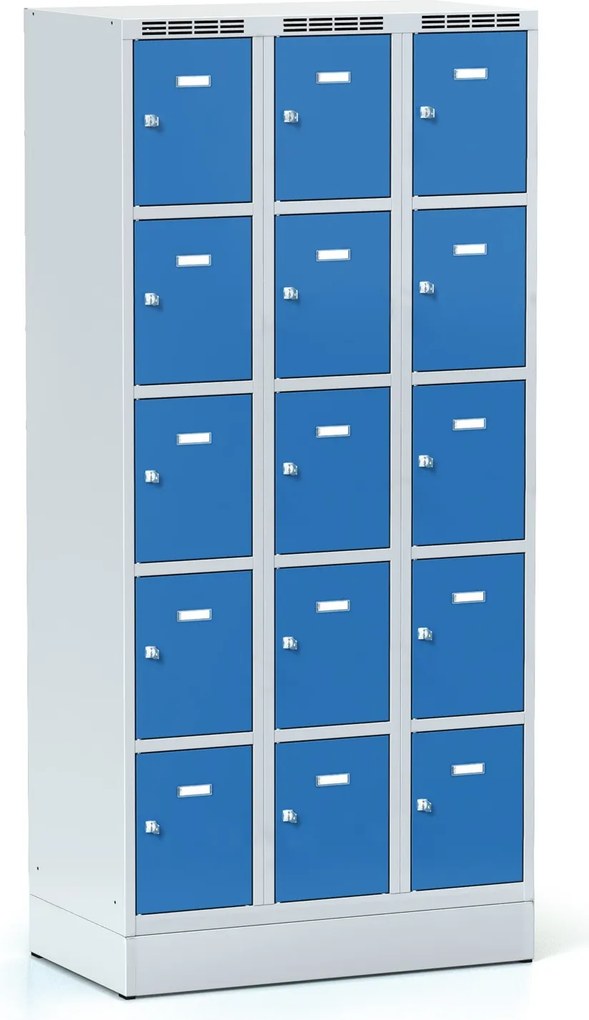 Šatníková skrinka S6 na sokli s úložnými boxami, 15 boxov, 1920 x 900 x 500 mm, otočný zámok, modré dvere