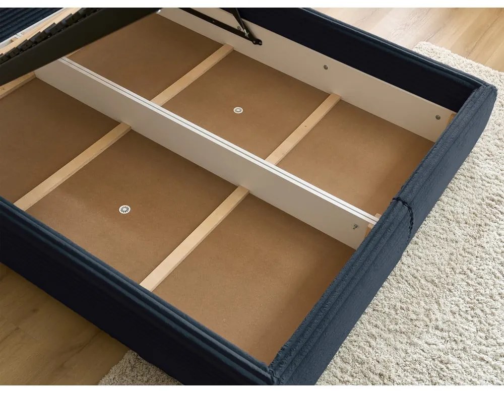 Tmavomodrá čalúnená dvojlôžková posteľ s úložným priestorom a roštom 180x200 cm Jade – Bobochic Paris