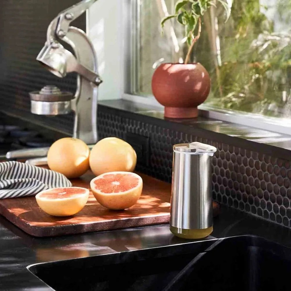 Sivý automatický oceľový dávkovač mydla 266 ml - simplehuman