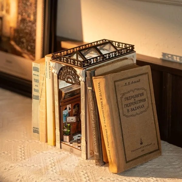 RoboTime 3D LED zarážka na knihy Setkání v pasáži, napájení 2xAAA