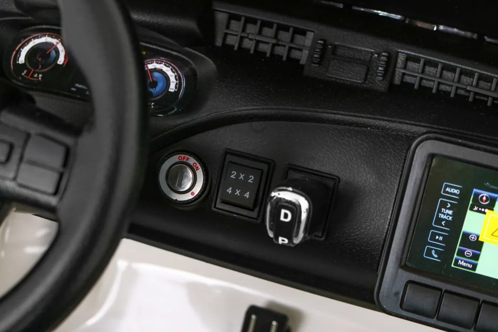 Ramiz Detské auto Toyota Hilux biele