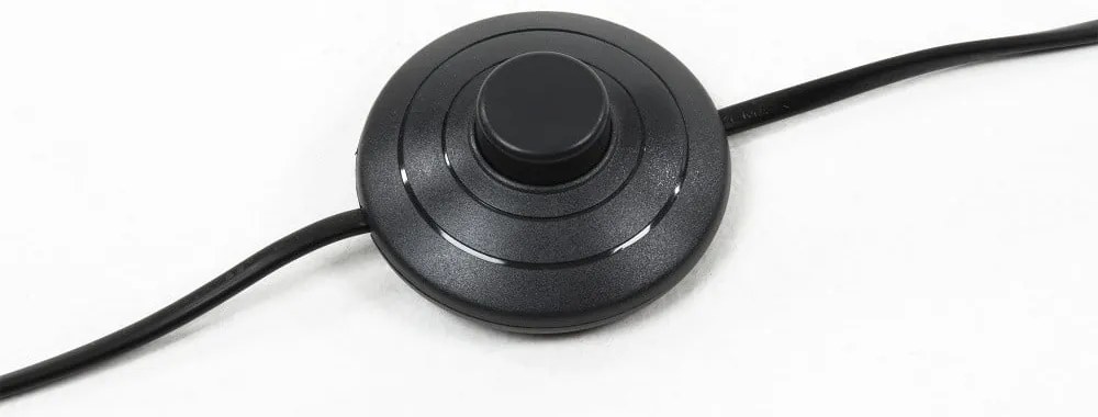 Čierna stojacia lampa s kovovým tienidlom (výška 220 cm) Dione – Kave Home