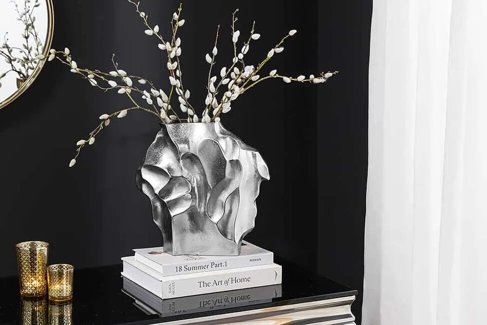 Dekoratívna ručne tepaná váza Ortis strieborná 25cm