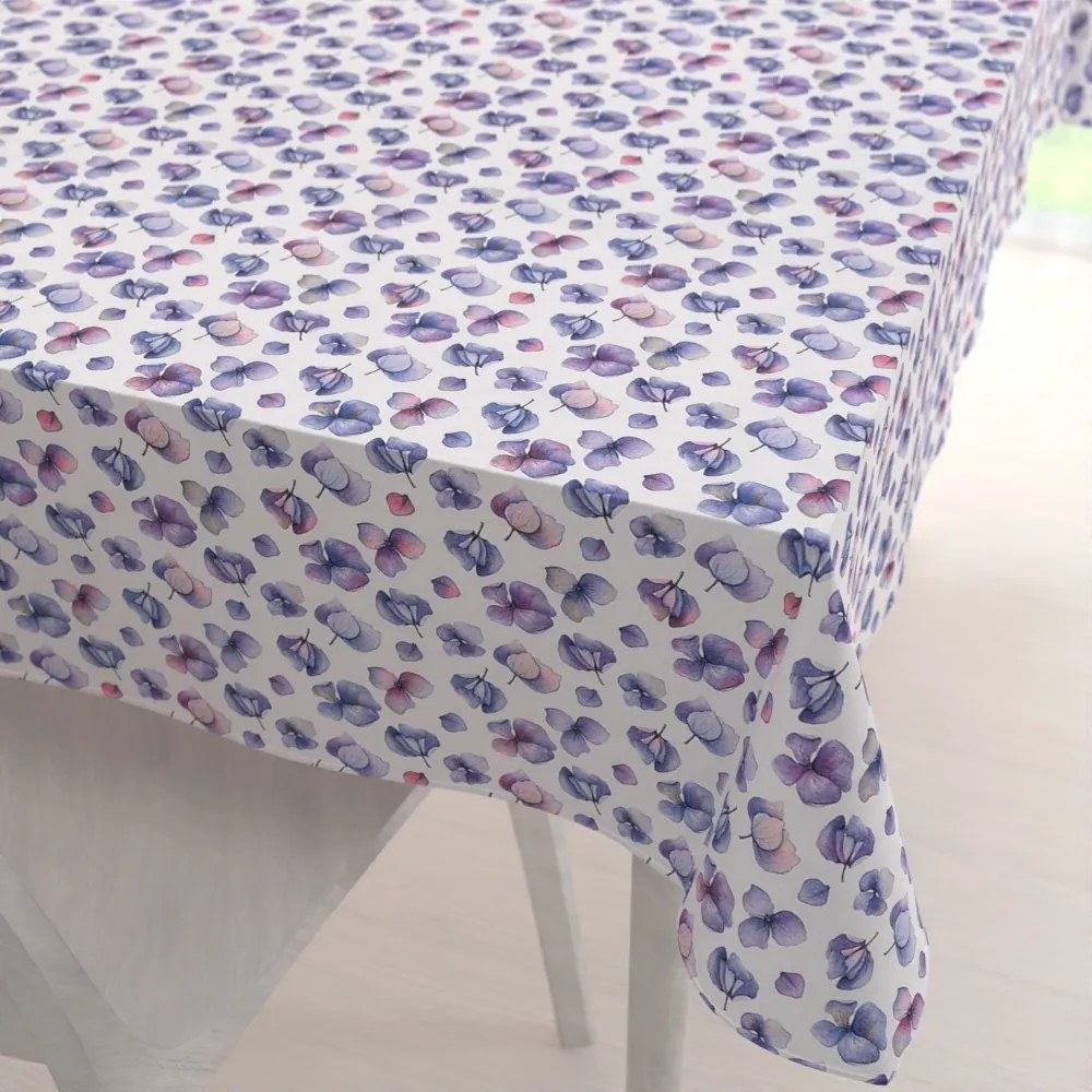 Biante Dekoračný obdĺžnikový obrus Porto PRT-024 Modré okvetné lístky na bielom 120x200 cm