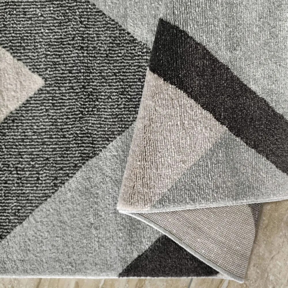 Moderný koberec s geometrickými vzormi v sivých farbách Šírka: 80 cm | Dĺžka: 150 cm