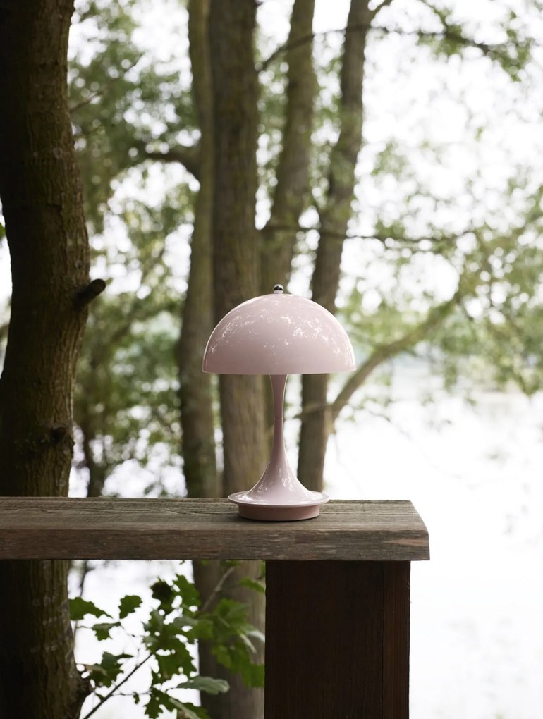 Louis Poulsen Prenosná lampa Panthella 160 V3 Opal Pale rose