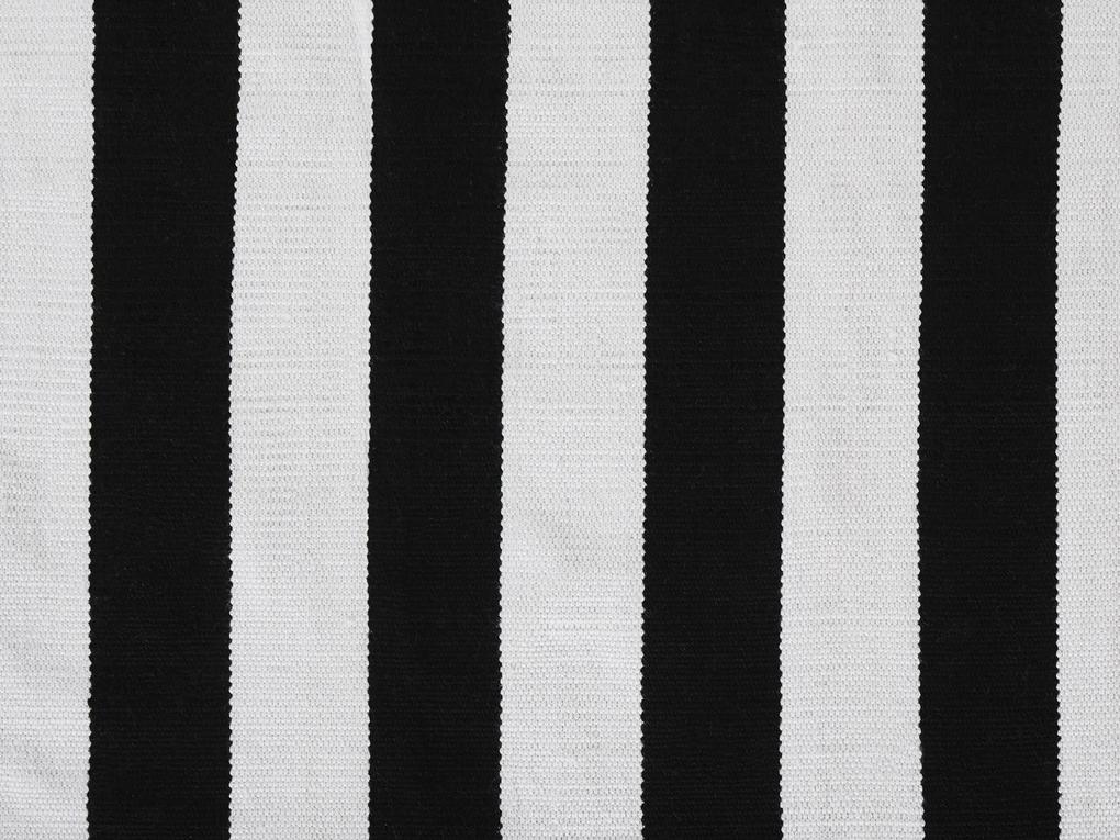Vonkajší koberec 140 x 200 cm čierna/biela TAVAS Beliani