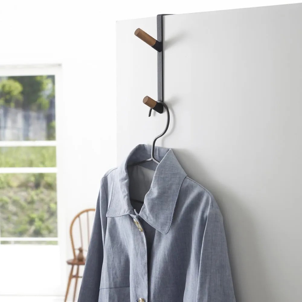 Čierny kovový vešiak na dvere 1,5 cm Tower – YAMAZAKI