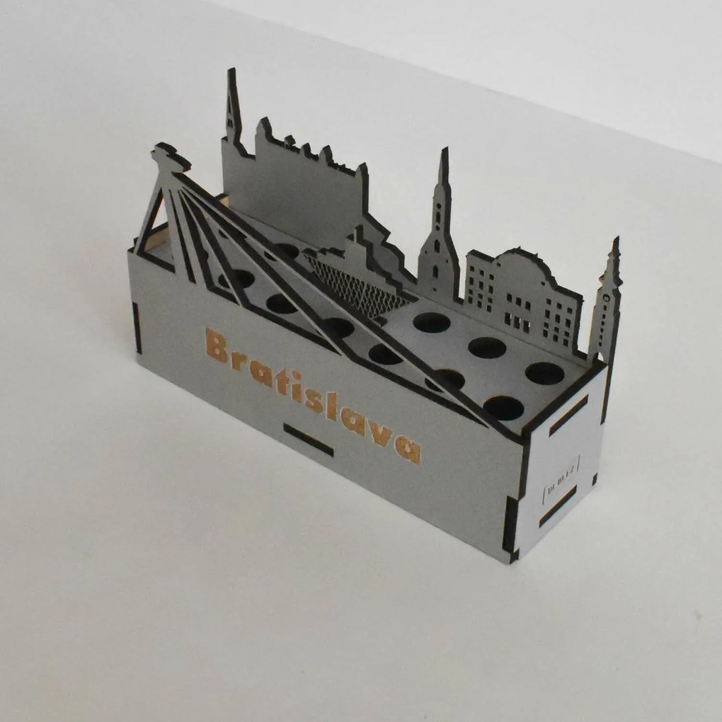 Drevený stojan na perá - Bratislava | DUBLEZ