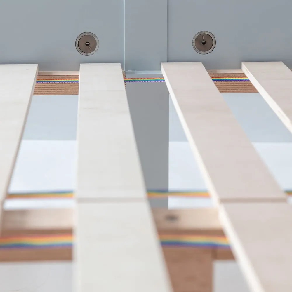 Svetlosivá dvojlôžková posteľ z bukového dreva s roštom 140x200 cm Dabi – Ragaba