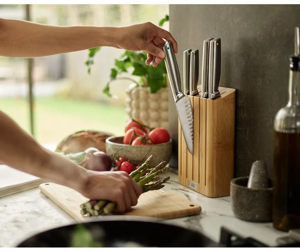 Súprava nožov so stojanom 5 ks z nehrdzavejúcej ocele Elevate Bamboo – Joseph Joseph