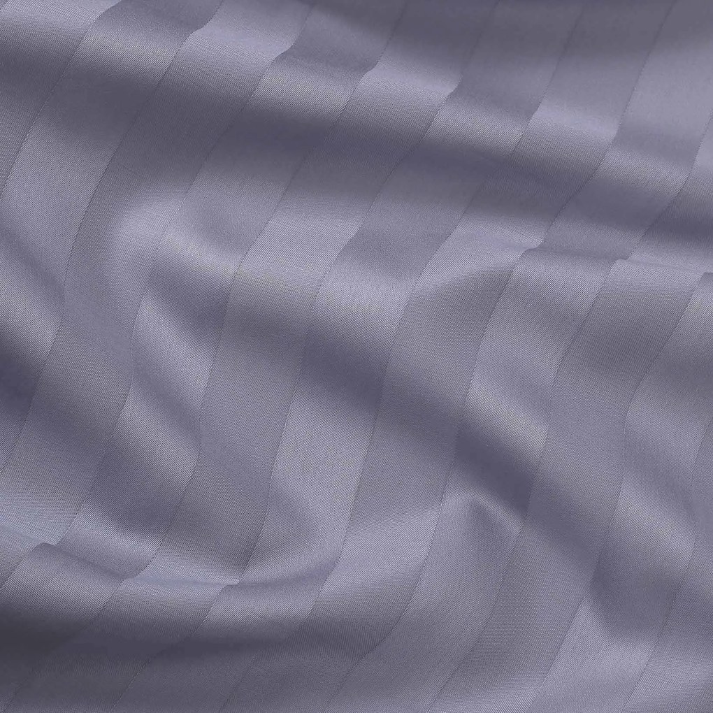 Goldea damašková napínacia plachta - tmavo sivé prúžky so saténovým leskom 140 x 200 cm