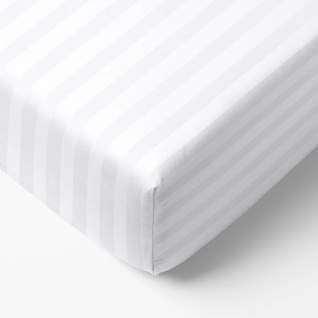 Goldea damašková napínacia plachta - biele saténové prúžky 140 x 200 cm