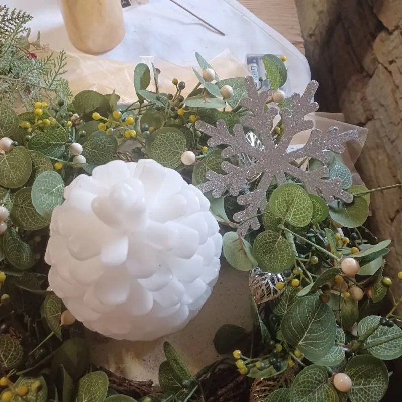 DECOLED Snehová vločka IV, priemer 15 cm, strieborná