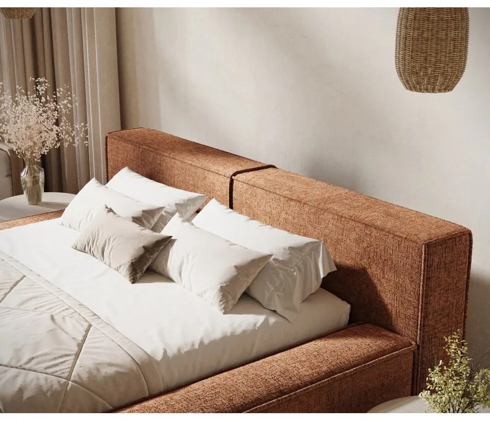Oranžová čalúnená dvojlôžková posteľ s úložným priestorom s roštom 180x200 cm Voliera – Maison de Rêve