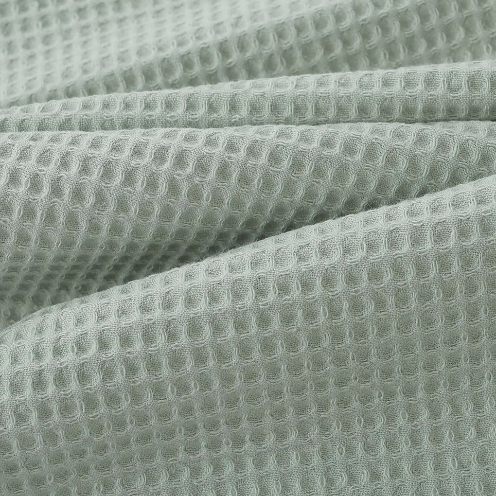 Goldea kuchynská vaflová utierka s výšivkou - harmanček na šalviovom 50 x 70 cm