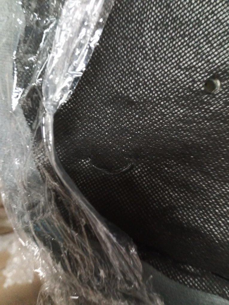 AKCIA Tmavo sivá zamatová stolička COMO s čiernymi nohami II. akosť