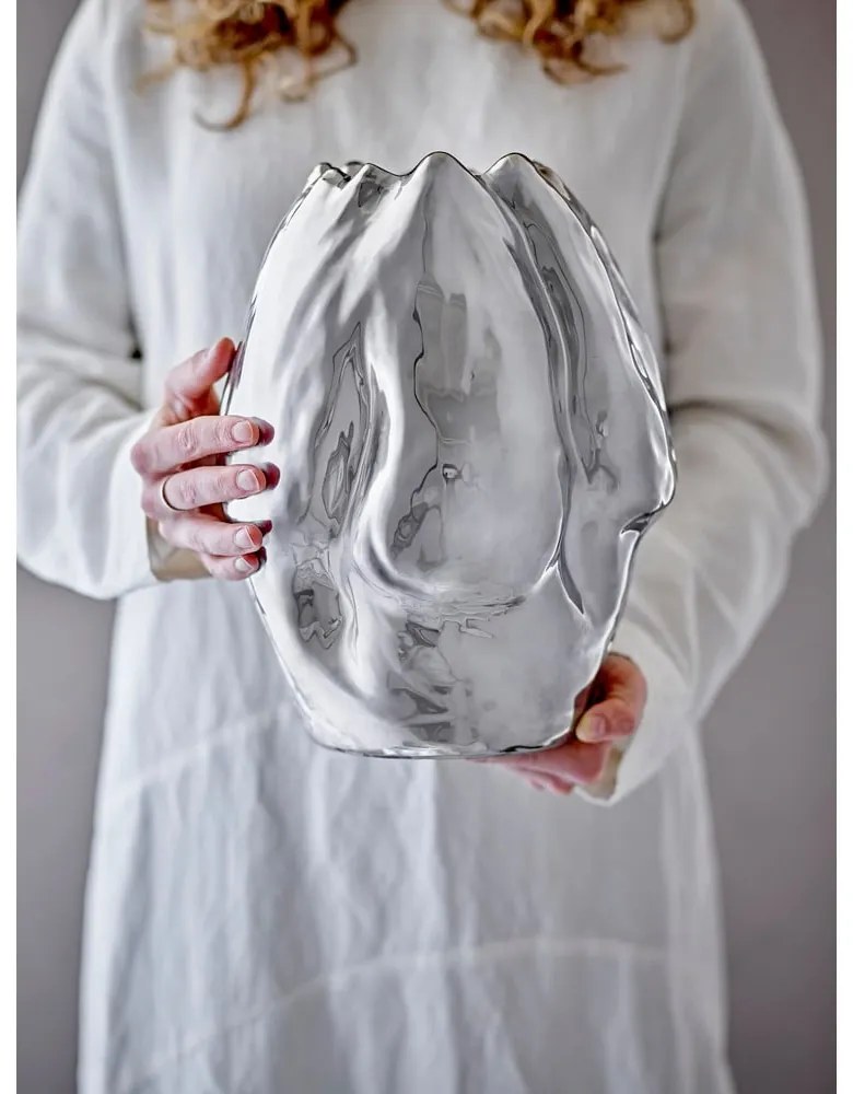 Váza z kameniny v striebornej farbe (výška 29 cm) Bobby – Bloomingville