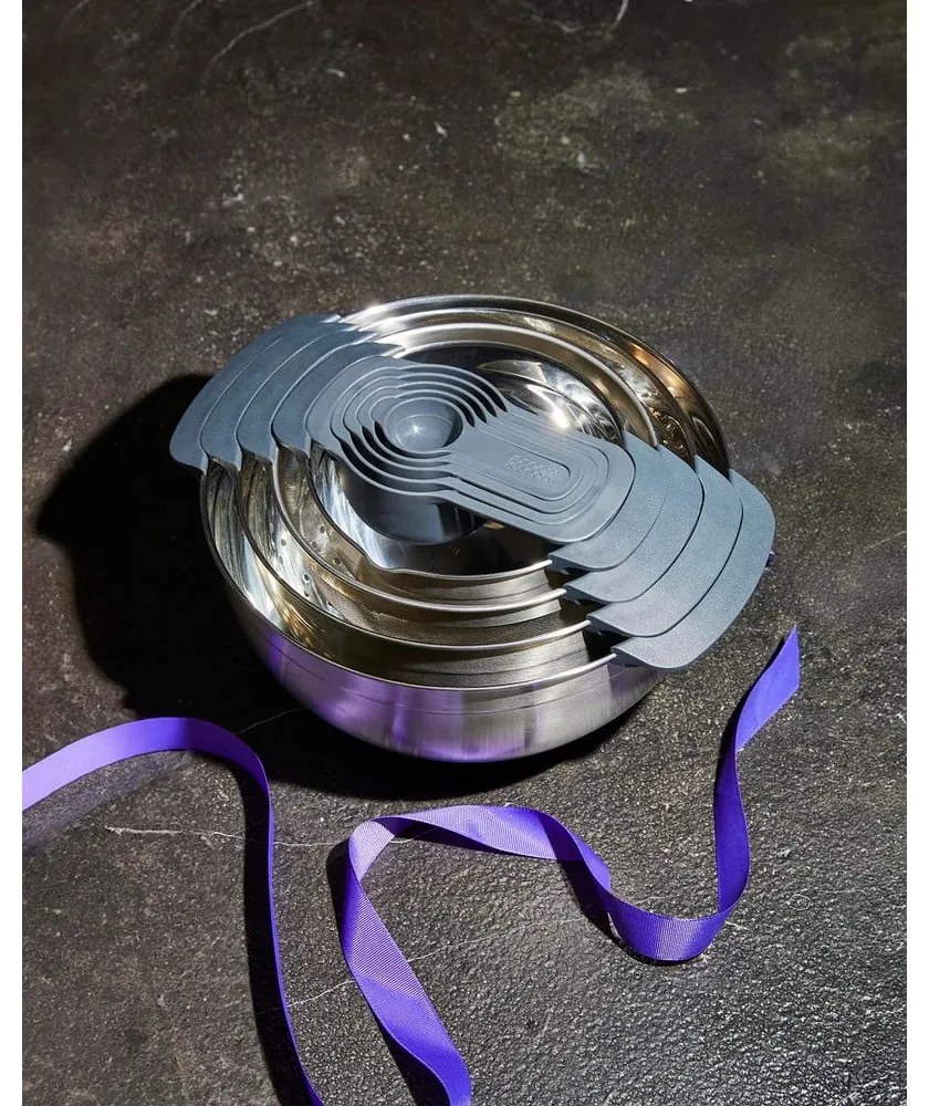 Misy v lesklo striebornej farbe v súprave 9 ks Nest 100 Collection – Joseph Joseph