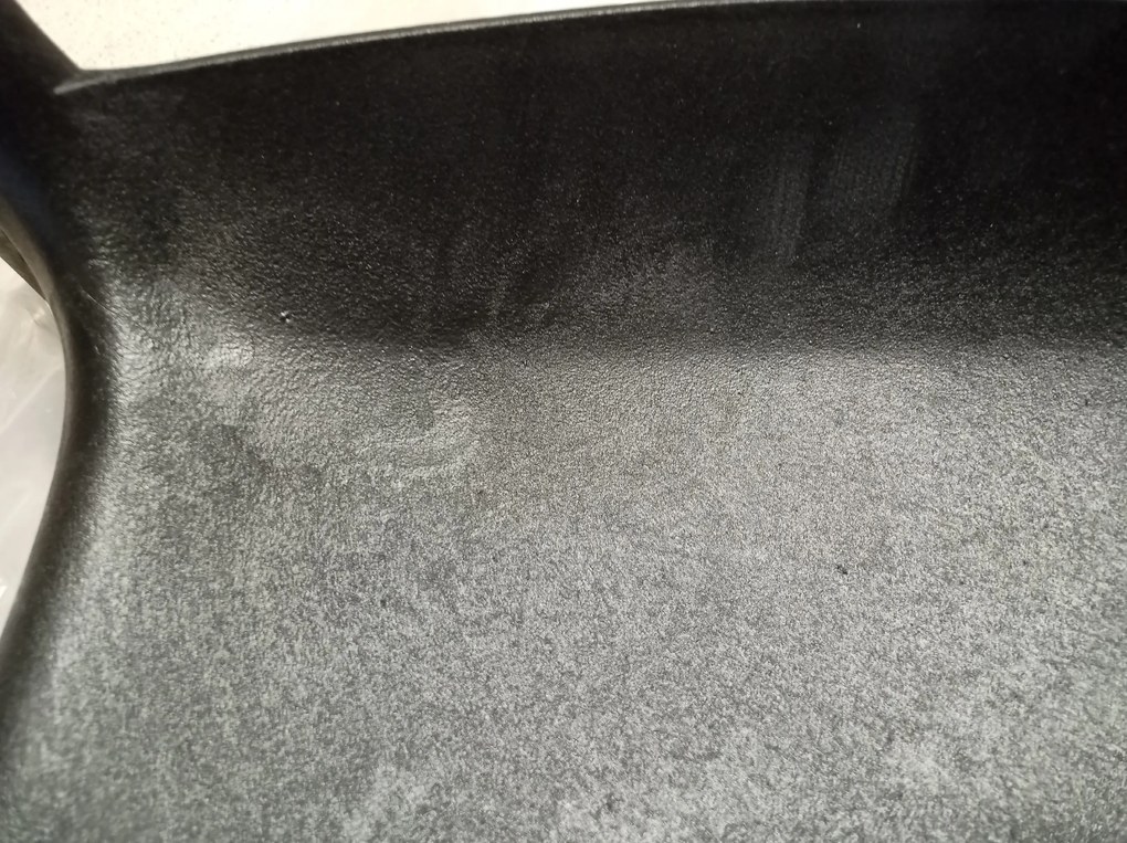 AKCIA Čierna plastová stolička KATO II. akosť