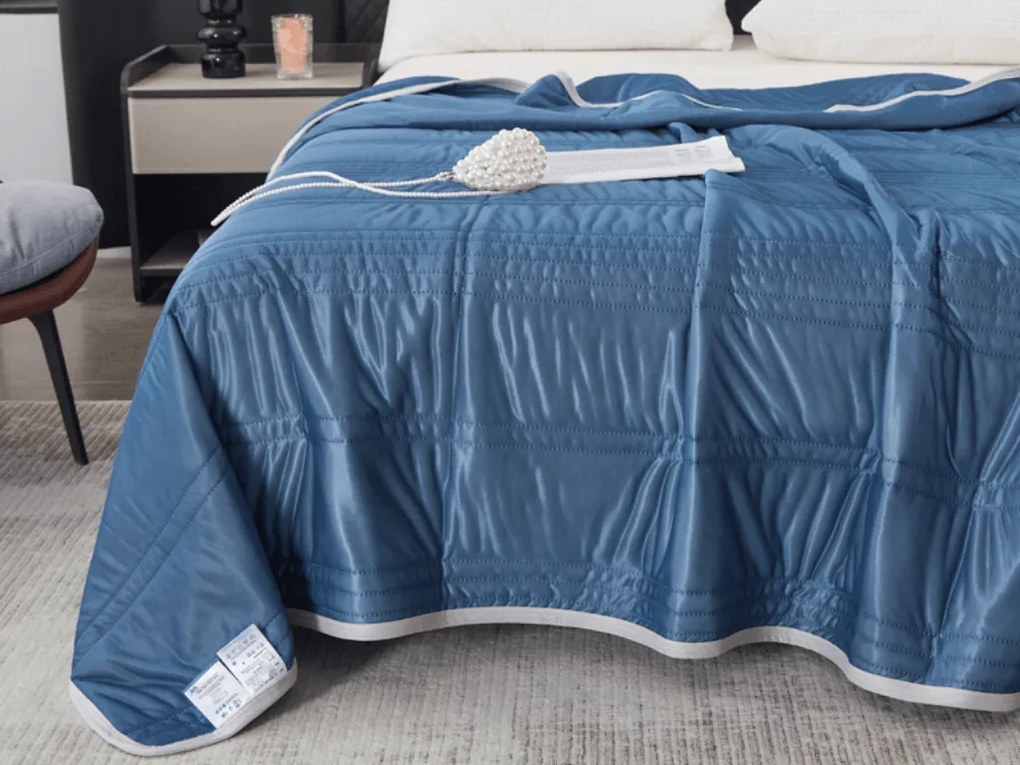 Chladiaca letná prikrývka CELIA, tmavomodrá Rozmer: 140 x 200 cm