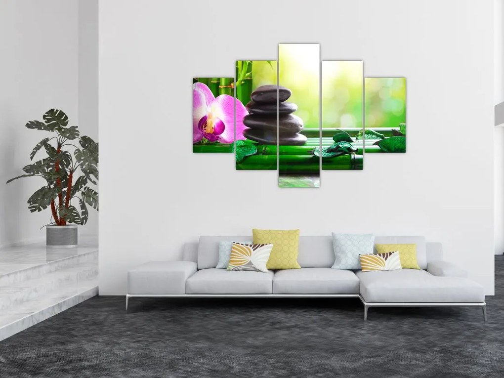 Obraz masážnych kameňov a orchidey na vode (150x105 cm)