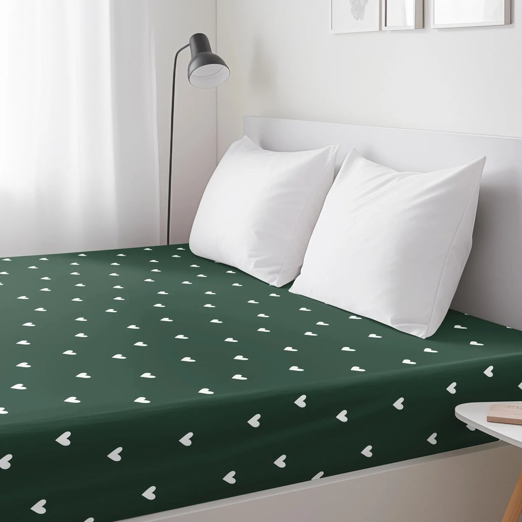 Goldea vianočná bavlnená napínacia plachta - srdiečka na tmavo zelenom 200 x 200 cm