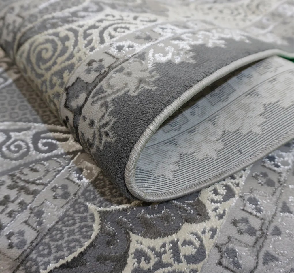 Koberec Allianz 6302 GREY – sivý s orientálnym vzorom Rozmer: 200x290 cm