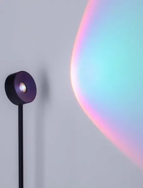 LED čierna stojaca lampa Irida so šošovkami