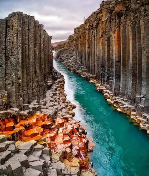 Umelecká fotografie Breathtaking view of Studlagil basalt canyon,, Kesu01, (35 x 40 cm)