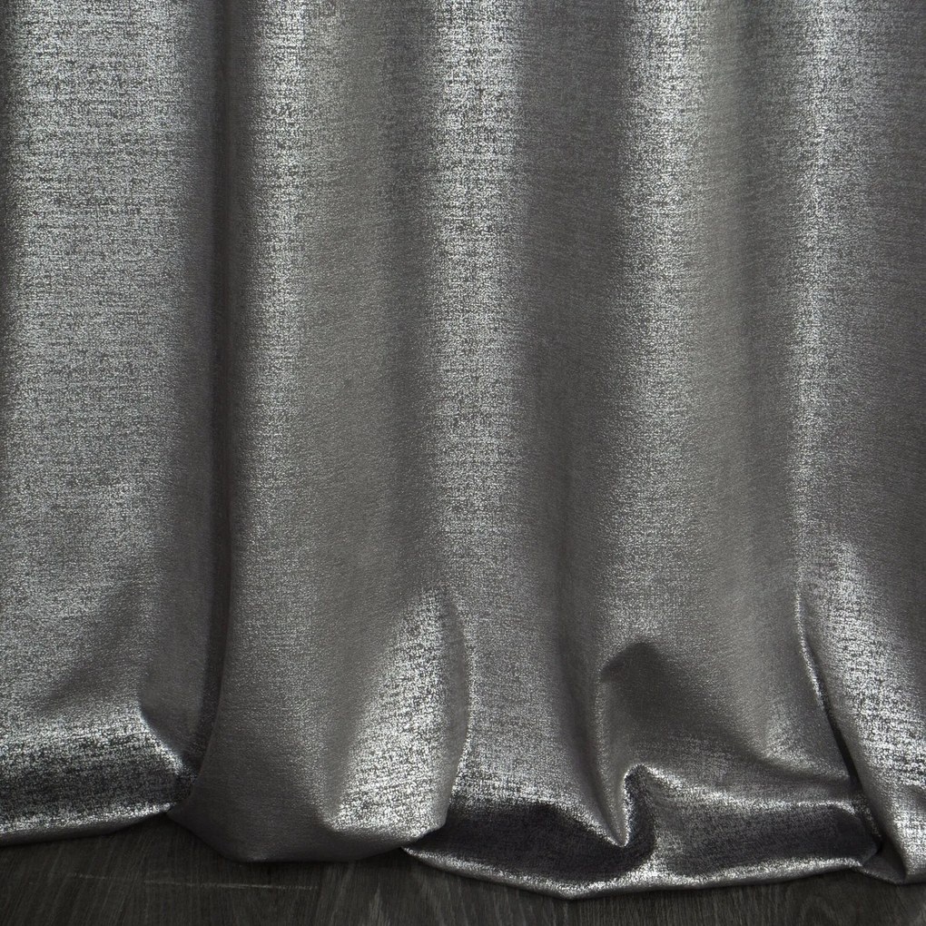 ZATEMŇOVACÍ ZÁVES NA KRÚŽKOCH AMBI 140X250 CM STRIEBORNÁ