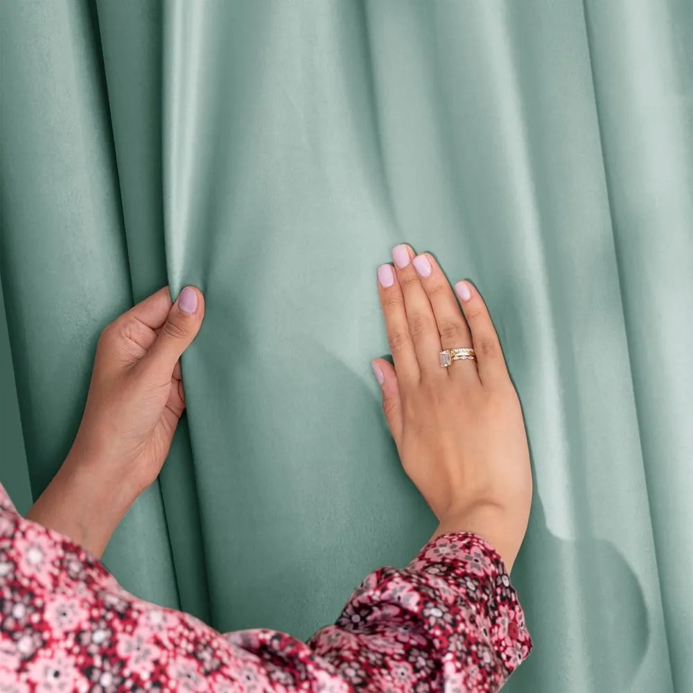 Svetlozelený zamatový dimout záves 140x270 cm Eyelets – Restilo