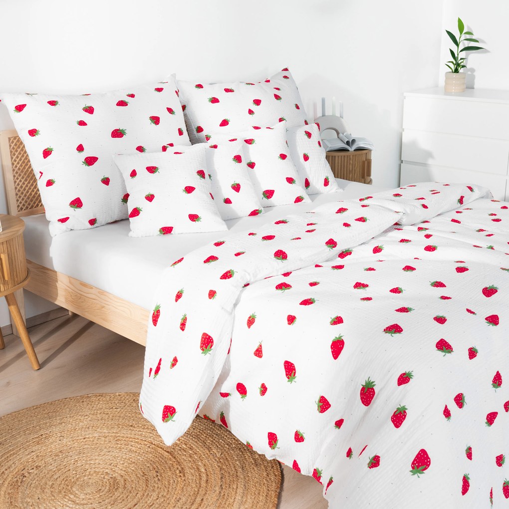 Goldea krepové posteľné obliečky - svieže jahody 150 x 200 a 50 x 60 cm