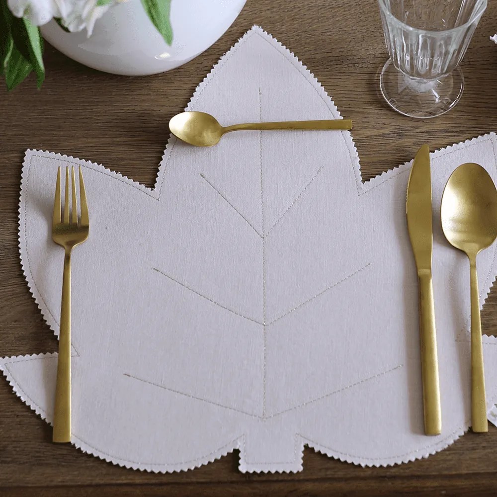 Ľanové prestieranie javorový list púdrová ružová so zlatom 37x37cm