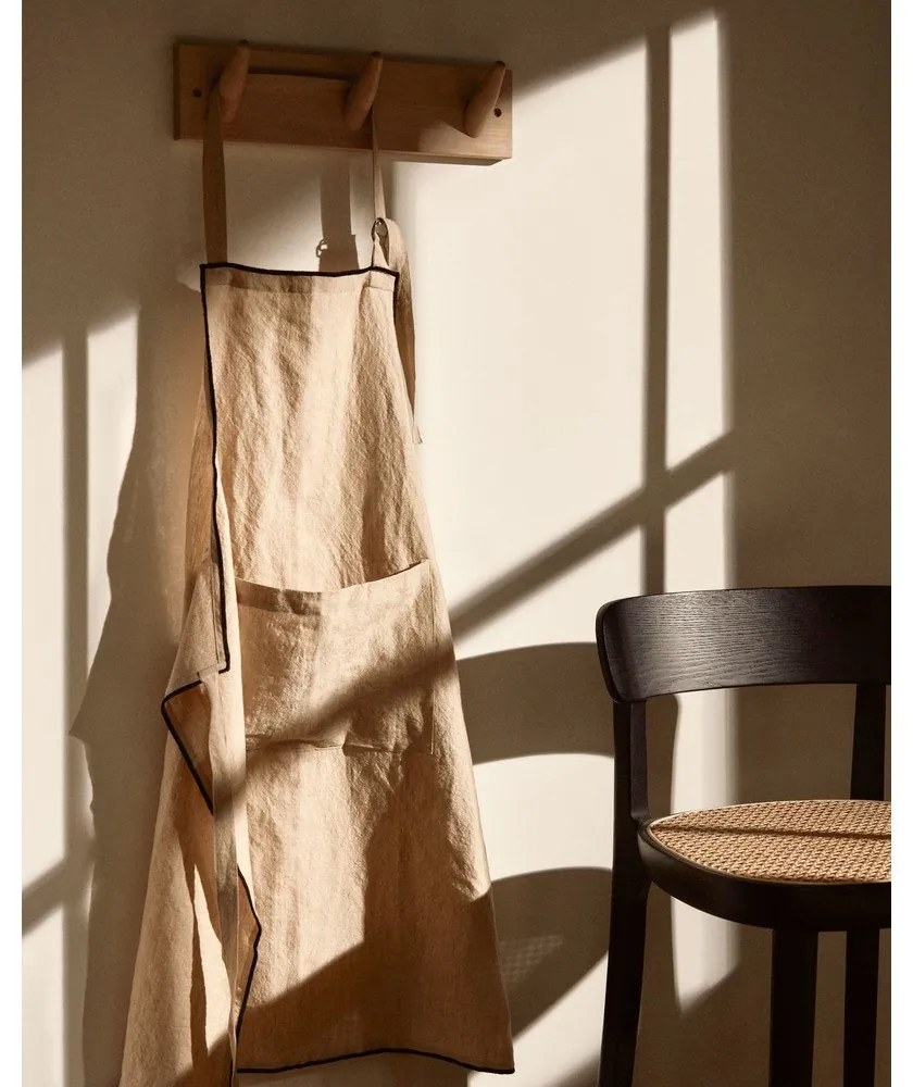 Čierna barová stolička v dekore jaseňa 99 cm Romane – Kave Home