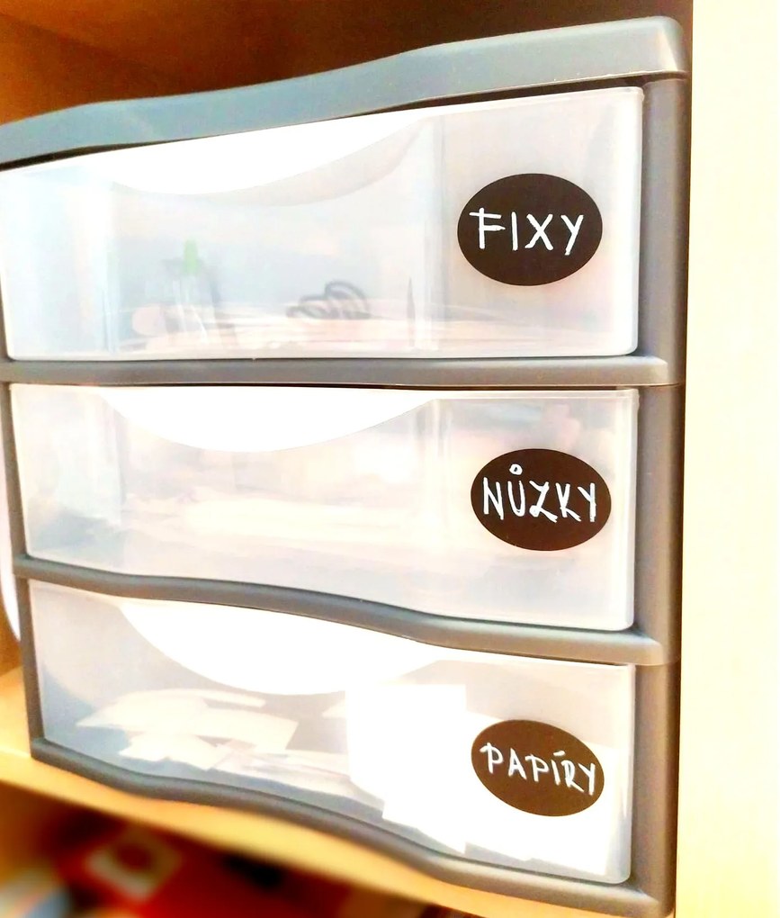 Sada štítkov / nálepiek, štítok čierny "OVÁL" - 18 ks Farba: biela