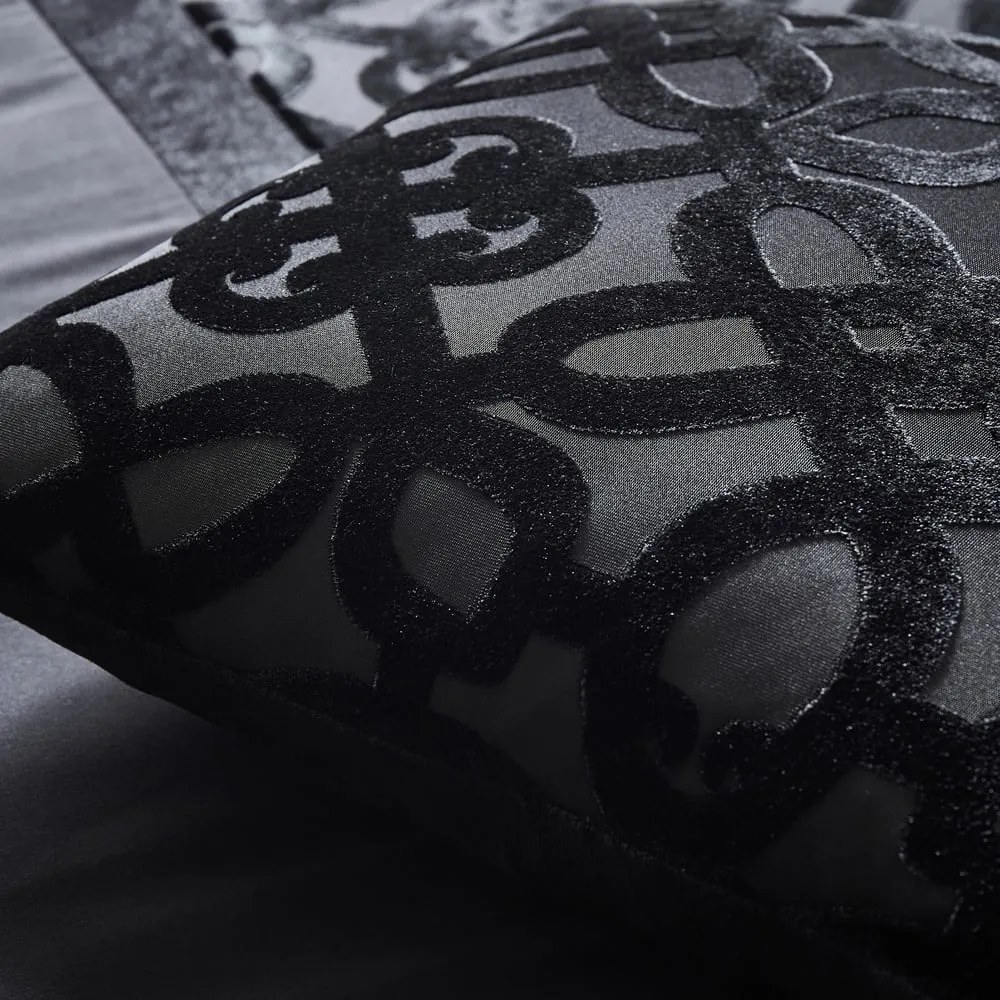 Zamatový dekoračný vankúš 43x43 cm Lattice Cut – Catherine Lansfield