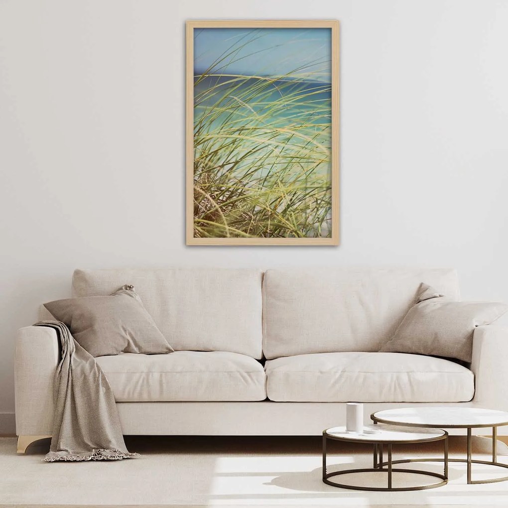 Gario Plagát Zelené trávy na pozadí mora Farba rámu: Čierna, Rozmery: 20 x 30 cm