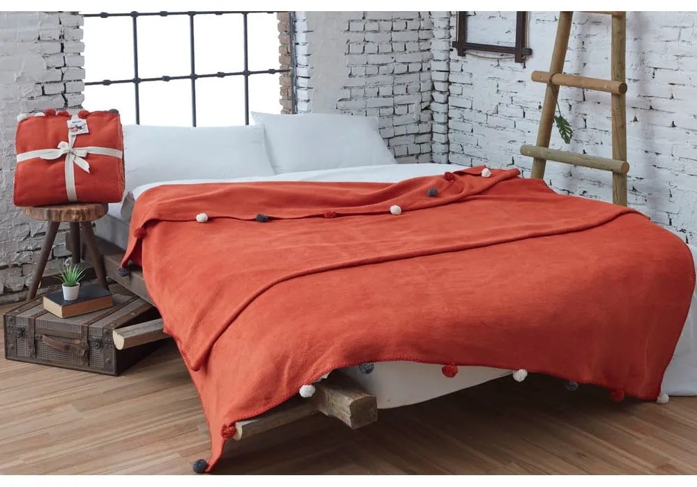 Fleecový pléd v tehlovej farbe 150x200 cm Pom Pom – Mijolnir