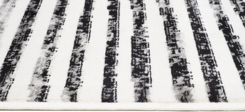 TA Koberec 3675A KRÉMOVÁ / ČIERNA GRACE Rozmer: 140x200 cm