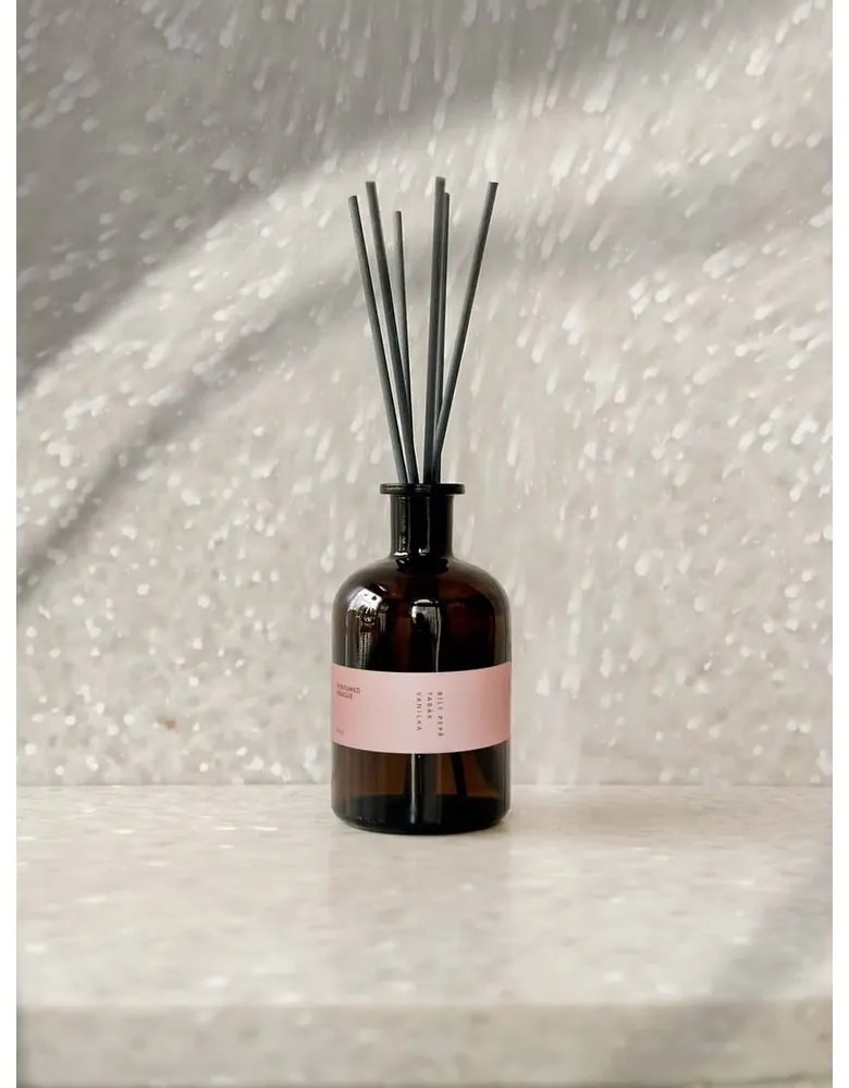 Difuzér #42 White Pepper, Tobacco, Vanilla – Perfumed Prague