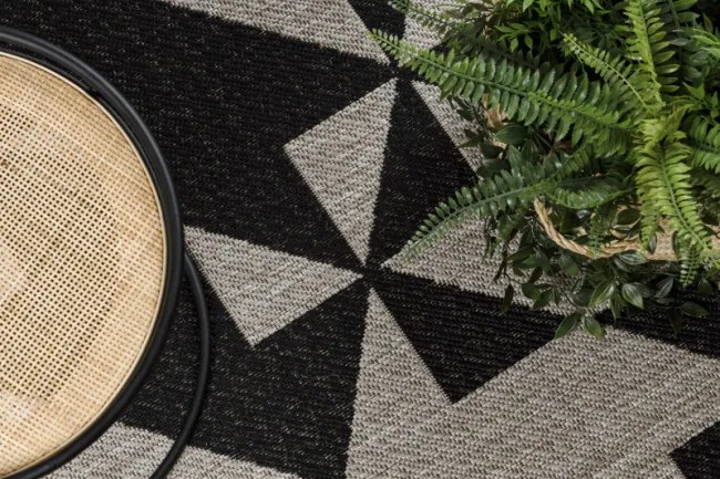 Koberec Šnúrkový SIZAL FLOORLUX 20489 striebor. / čierny Trojuholníky