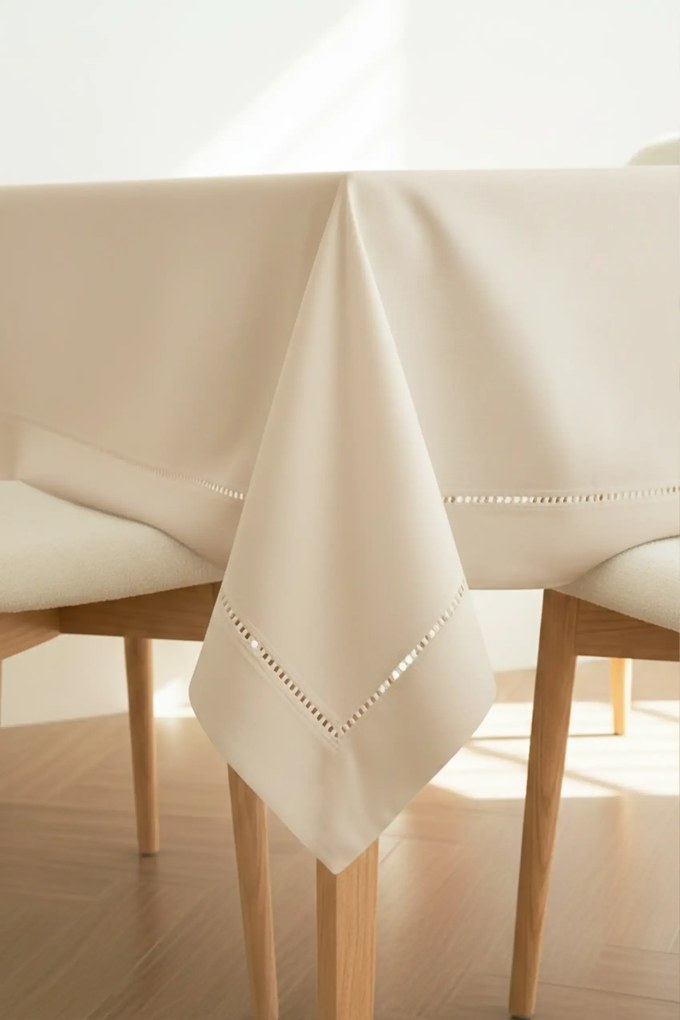 Obrus CLASSY béžový Rozmer: 140x350 cm