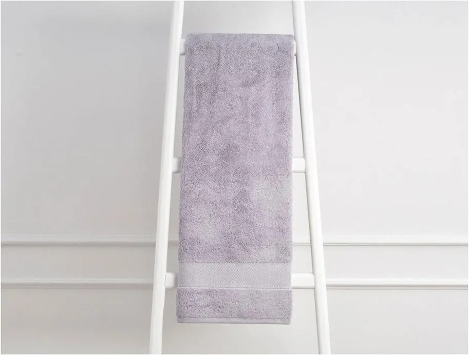 Fialový bavlnený uterák Elone, 70 × 140 cm