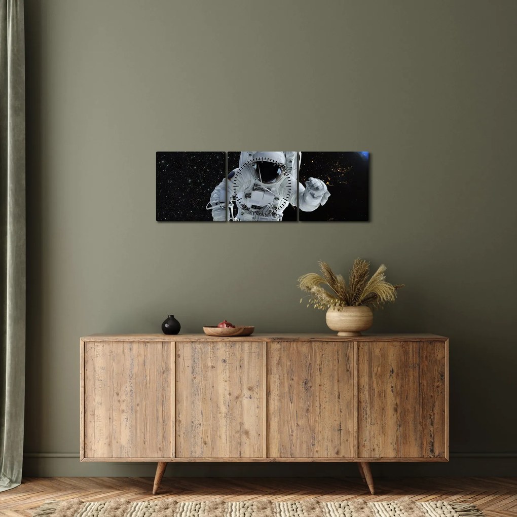 Obraz - Astronaut vo vesmíre (s hodinami) (90x30 cm)
