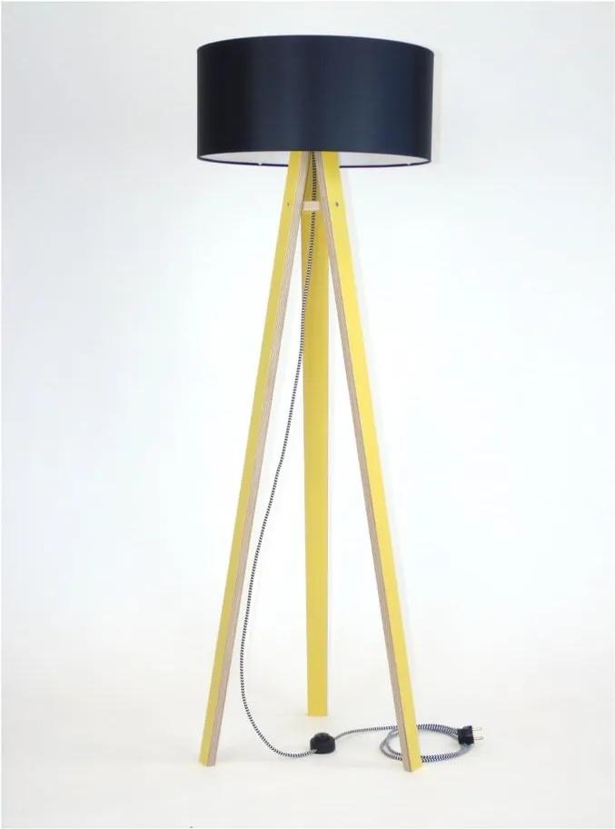 Žltá stojacia lampa s čiernym tienidlom a čierno-bielym káblom Ragaba Wanda