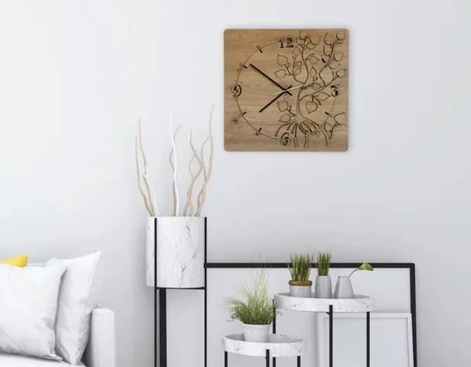 Drevené štvorcové hodiny Lipa