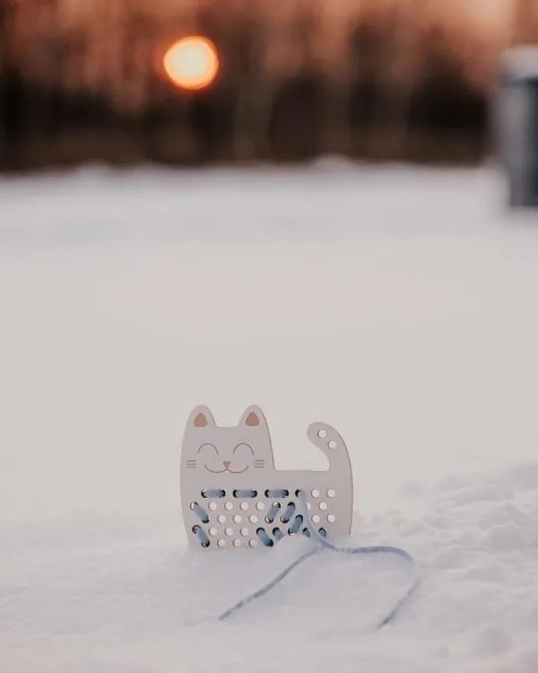 Montessori drevená prepletacia hračka - mačka