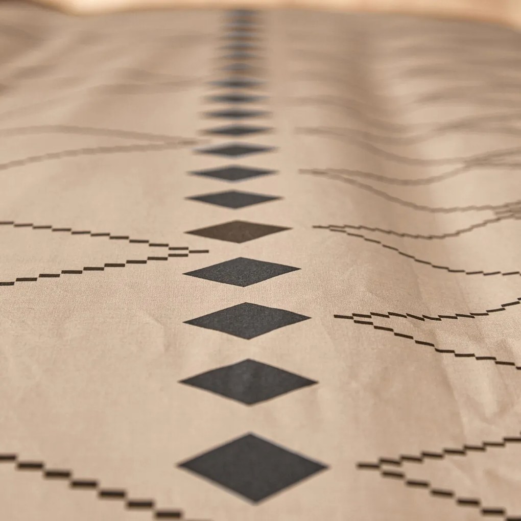 Posteľná bielizeň Massai s potlačou a strapcami, bavlna (*) Súprava obliečok na vankúš (70x90) a na prikrývku (140x200) je s klasickým rozmerom a bez chlopne na zasunutie pod matrac.